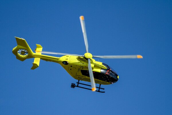 Figura de acrobacias aéreas de helicóptero