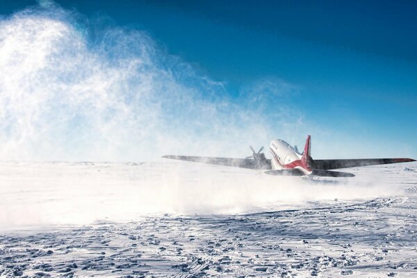 Aereo passeggeri decollo in Antartide