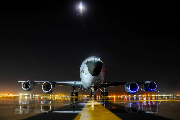 Avión de cuatro motores Boeing KS-135