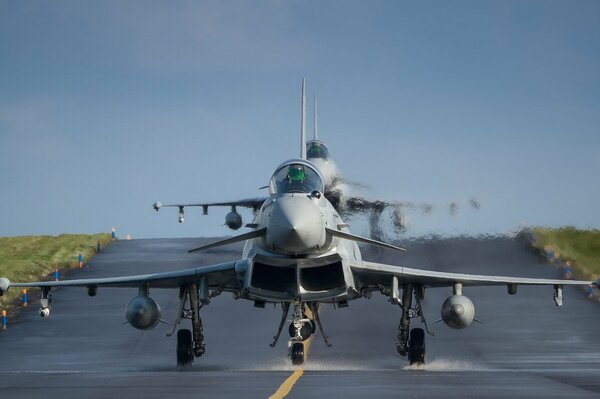 Il decollo dell aviazione all aerodromo è bellissimo