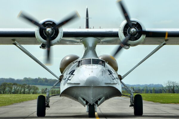 Aereo antisommergibile di pattuglia marina Catalina al decollo