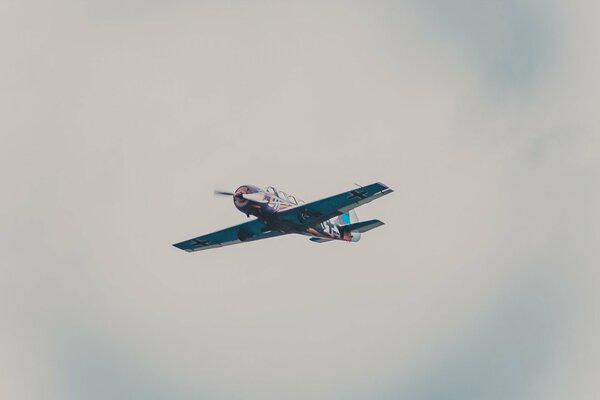 Orgoglio della nazione! Vincitore della Seconda Guerra Mondiale, un aereo Yak-52