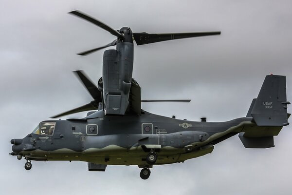 Image of a transport tiltrotor on a dark sky background