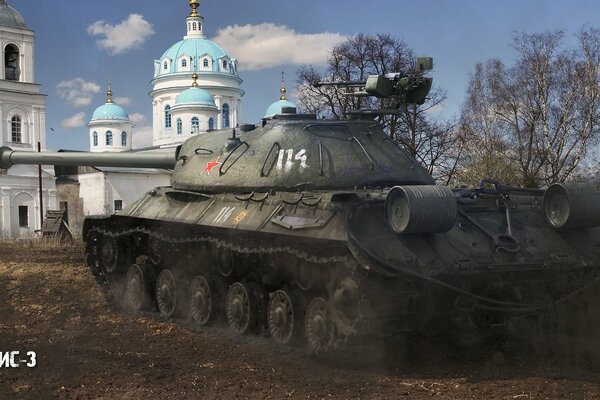 Советский танк остановился у церкви