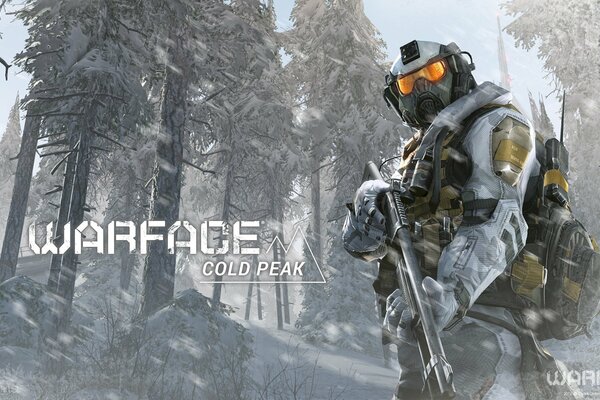 Warface-Soldat auf dem Hintergrund eines verschneiten Waldes ausgerüstet