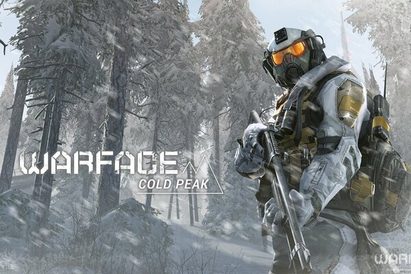 Soldado Warface equipado contra un bosque nevado