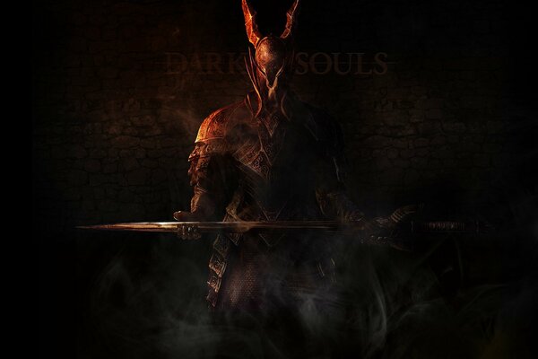 Темный рыцарь из dark souls держит меч
