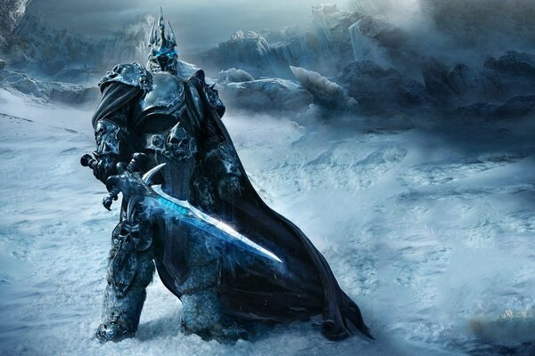 Re di Warcraft con la spada in mano. Sullo sfondo di una bufera di neve