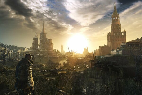 Человек стоит спиной к зрителю на фоне разрушенного города