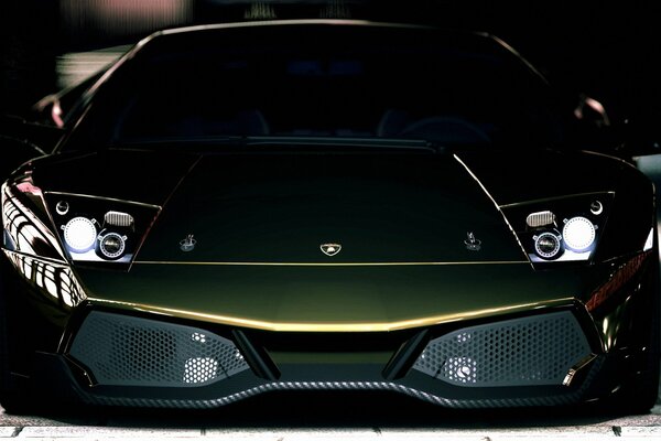 Czarna matowa Lamborghini z włączonymi reflektorami