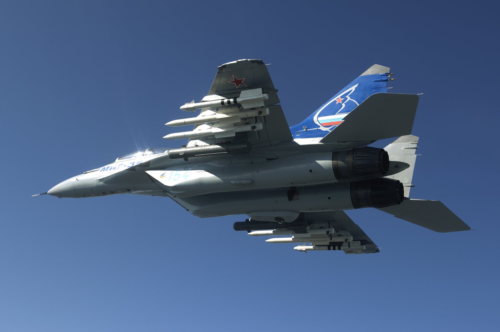 mikoyan et gurevich. mig-35 multifonctionnel combattant de première ligne génération force aérienne russie militaire avions armes missiles munitions altitude ciel mig-35 combattant de première ligne multifonctionnel force aérienne russe avions armes munitions