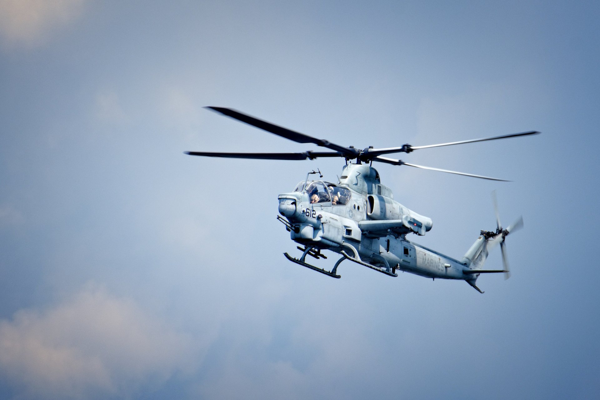 bell ah-1z viper viper strike helicopter