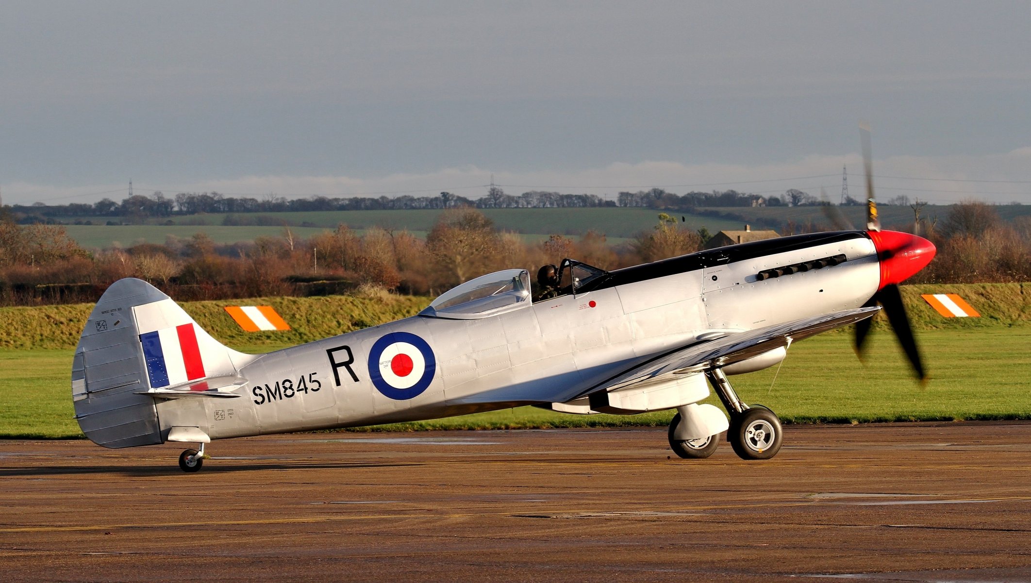 aeródromo campo avión spitfire fr.xviiie británico solo luchador ww2