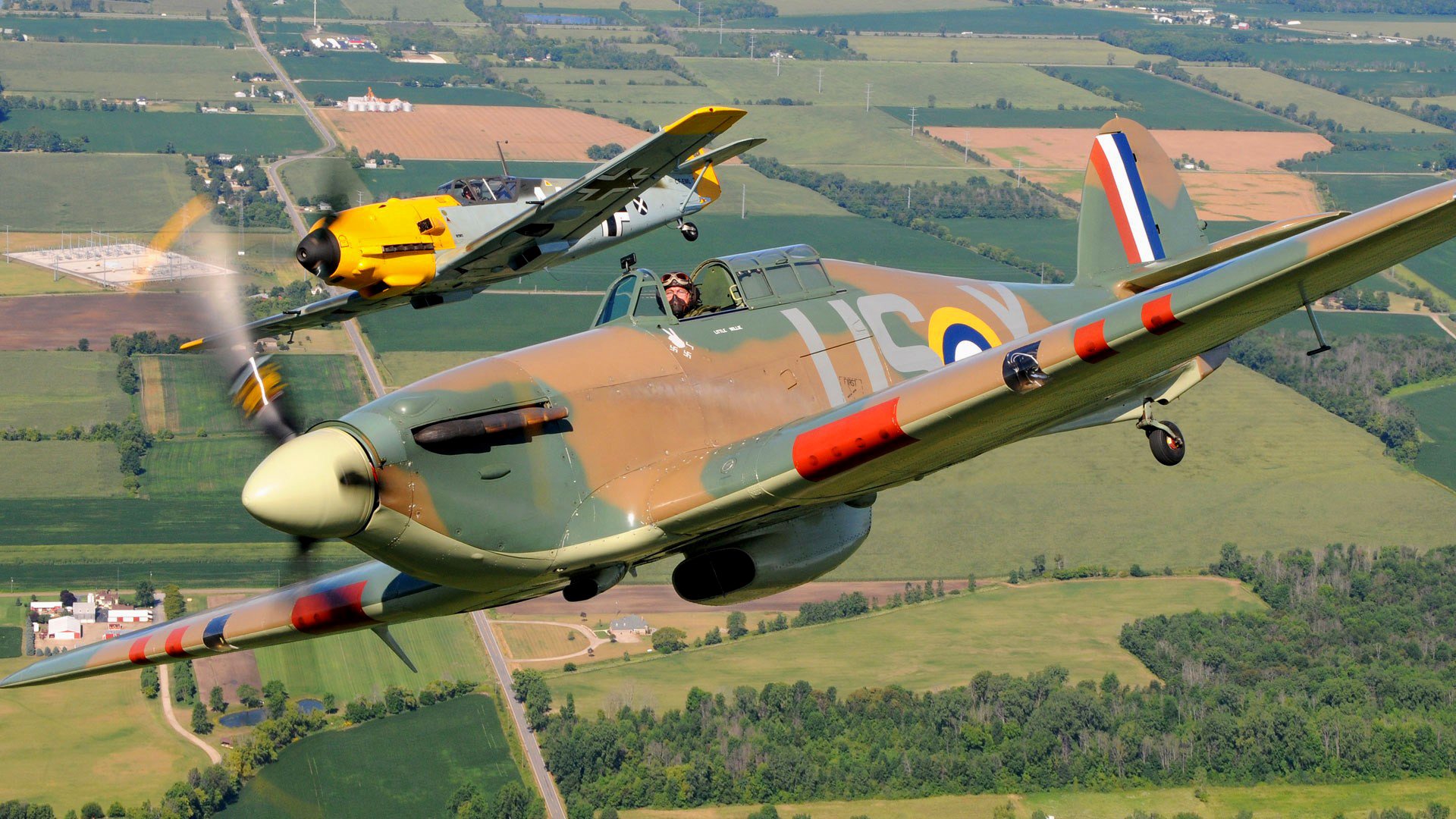 aereo combattente pilota volo paesaggio coppia retro