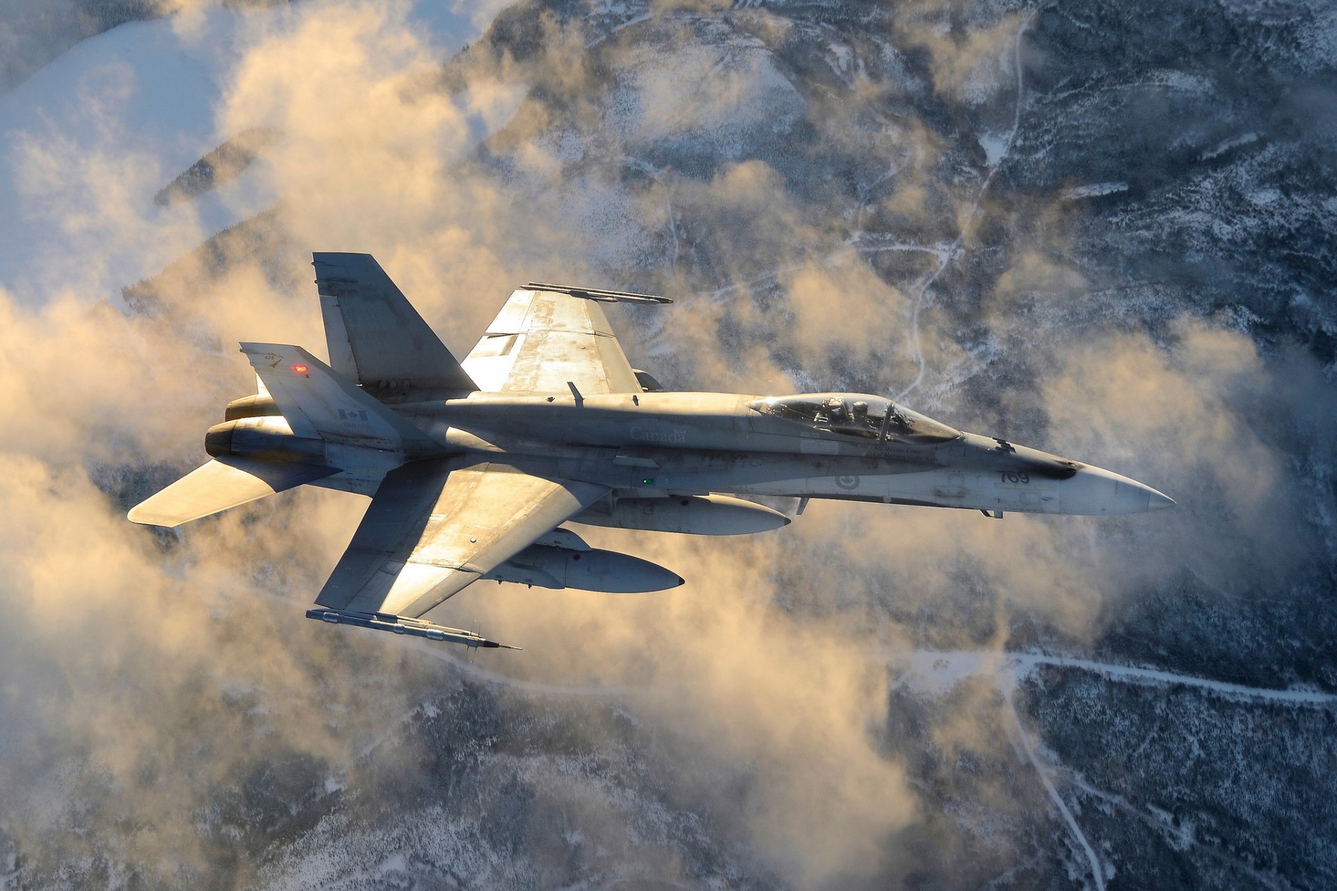 cf-18 hornet hornet multi-purpose caccia nuvole