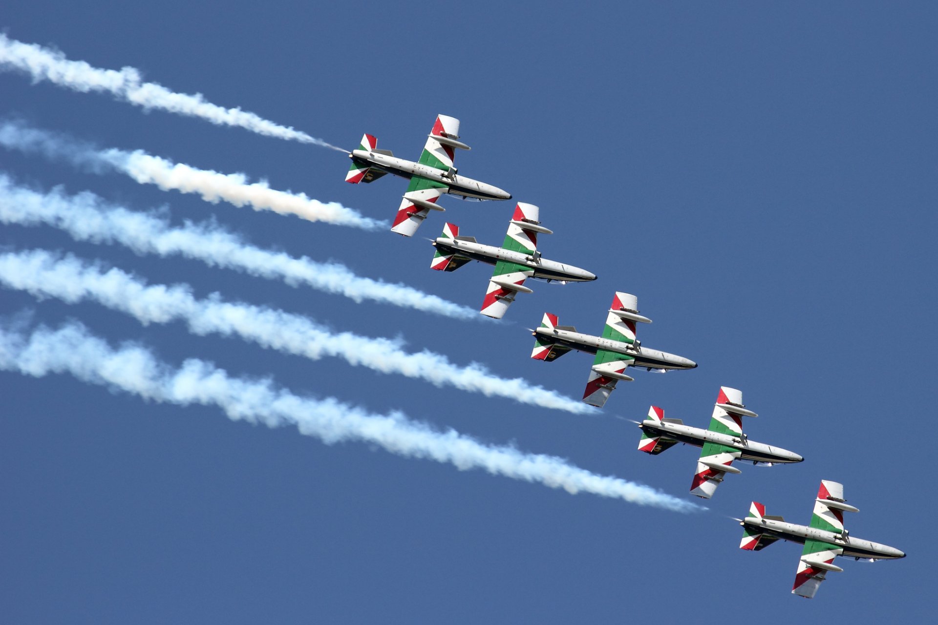 acrobático grupo fuerza aérea italiana frecce tricolor aermacchi mb-339 espectáculo aéreo