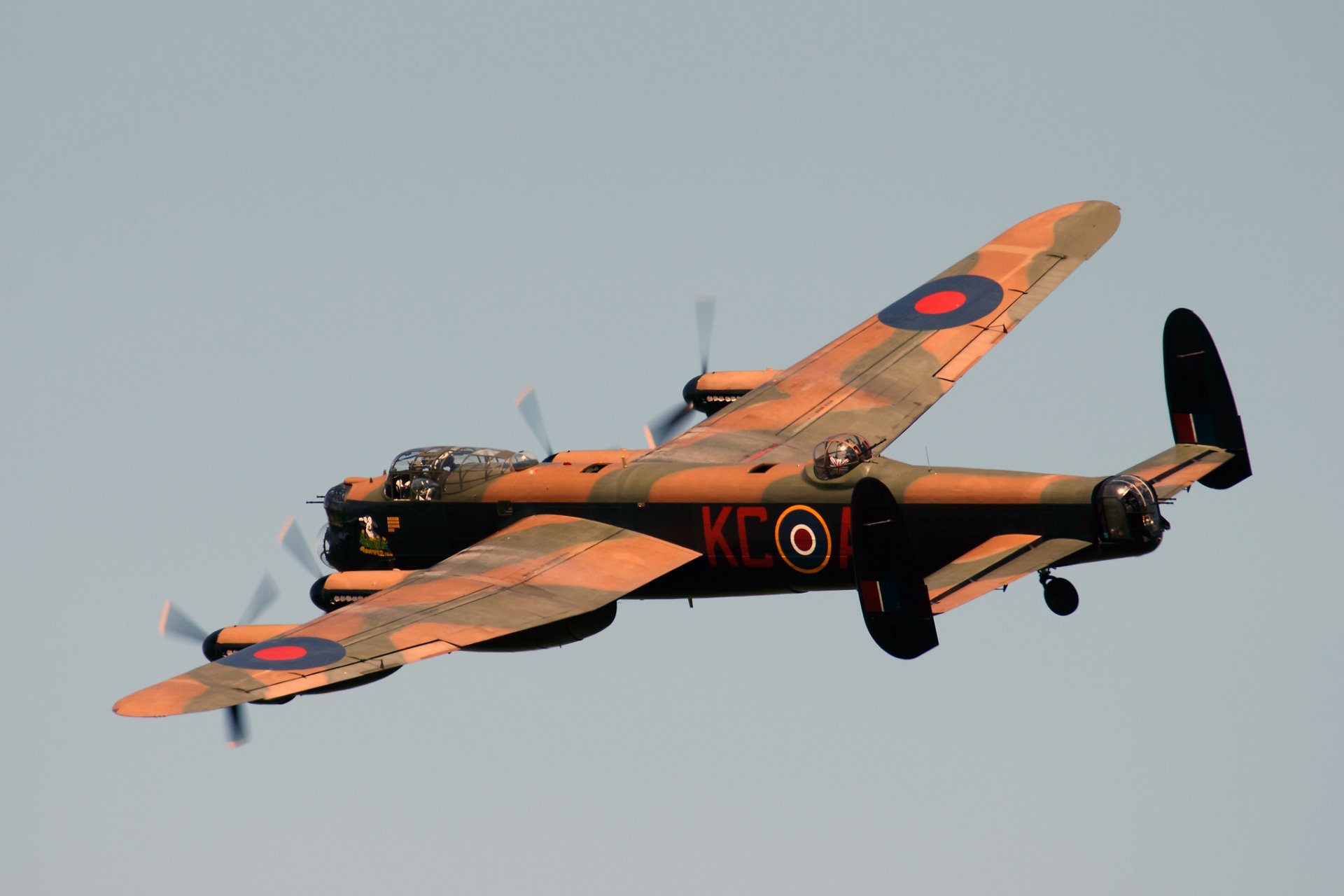 avro lancaster pesado cuatro motores bombardero