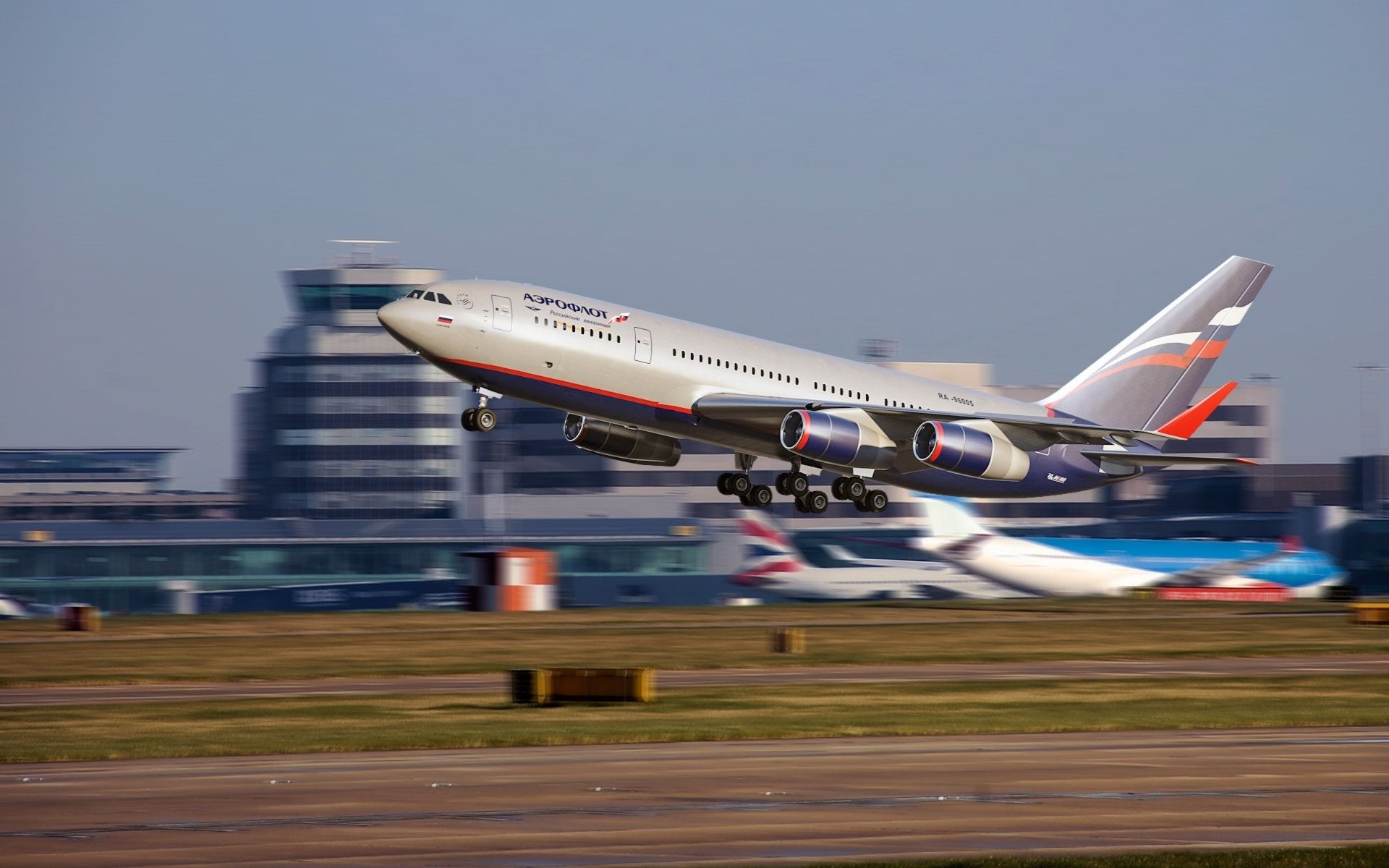 ilyushin il-96 aeroflot de pasajeros de cuerpo ancho avión aeropuerto terminal pista velocidad il-96 de pasajeros de cuerpo ancho avión despegue pista