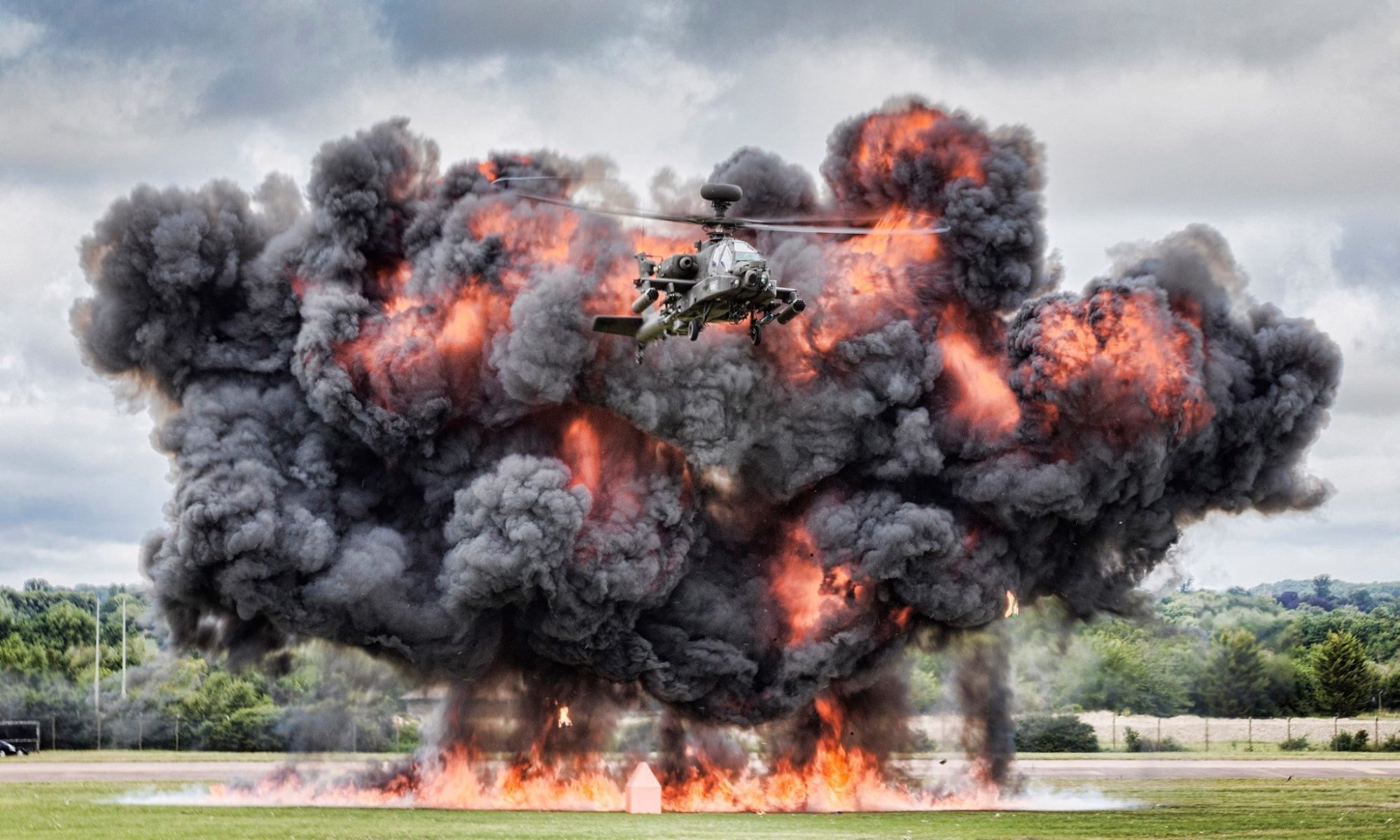 ah-64 apache apache haupt schlagzeug explosion