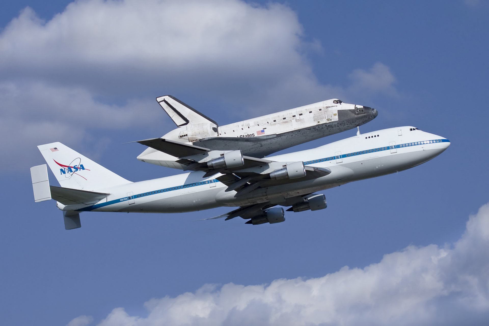 nasa shuttle discovery plane boeing 747