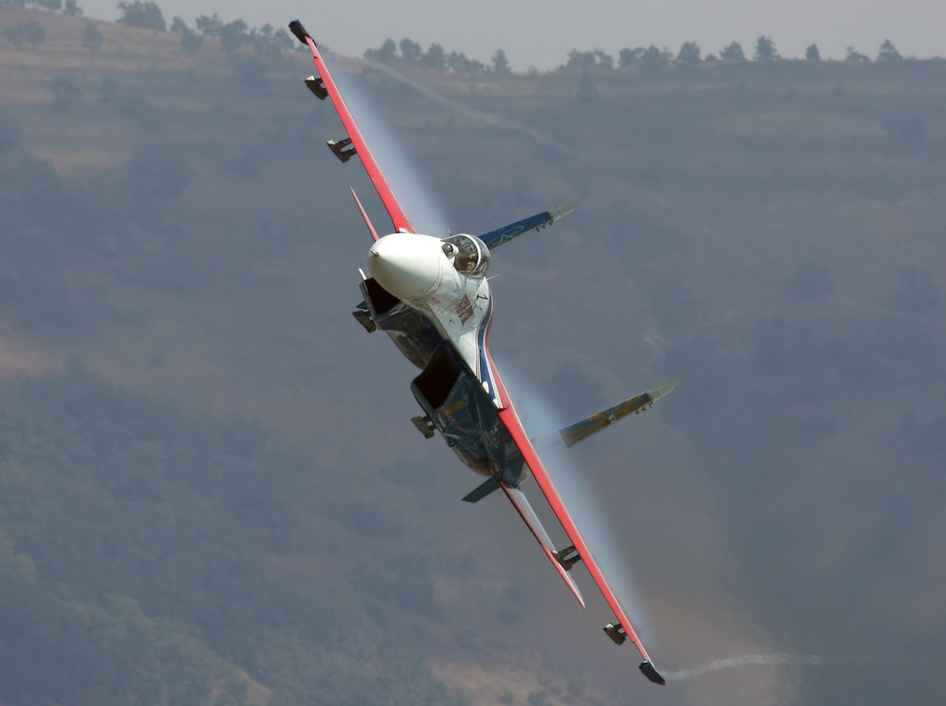 trocken su-27 luftwaffe russland kurve russische ritter gelendschik berge hügel su-27