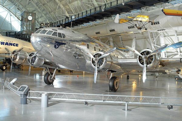 Samolot boeing na wystawie w Muzeum