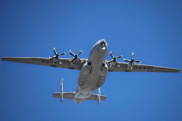 Turbośmigłowy samolot transportowy An-22