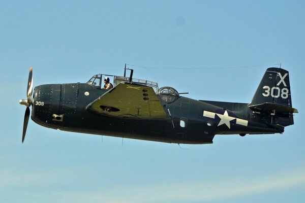 Quiet Avenger Grumman nel cielo