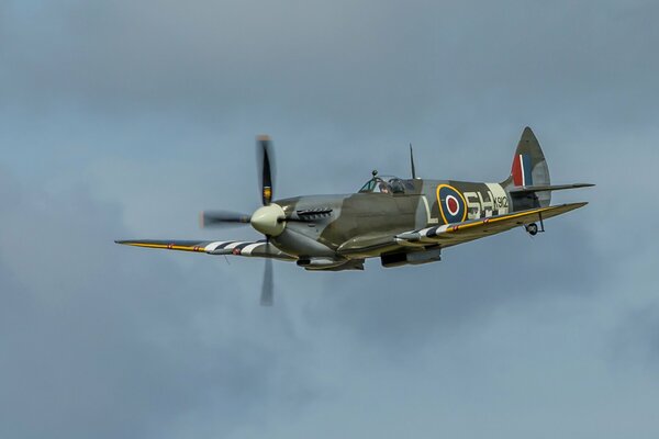 Reconnaissance fighter aircraft in flight