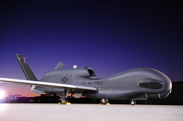 Reconnaissance stratégique northrop grumman rq-4