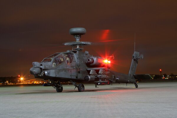 Hubschrauber. Ein ungewöhnlicher Hubschrauber. Militärhubschrauber