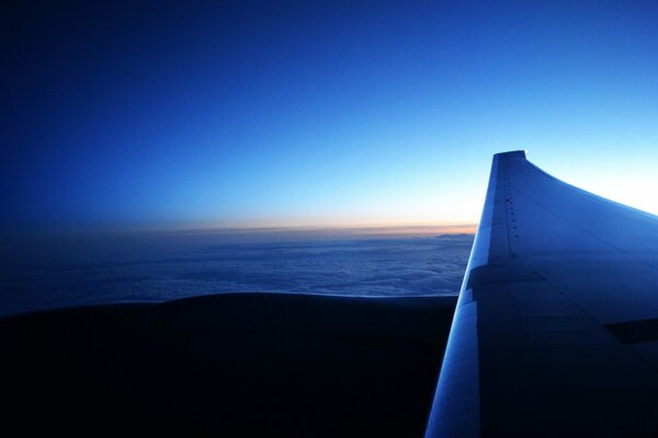 Blick aus der Luke eines Passagierflugzeugs