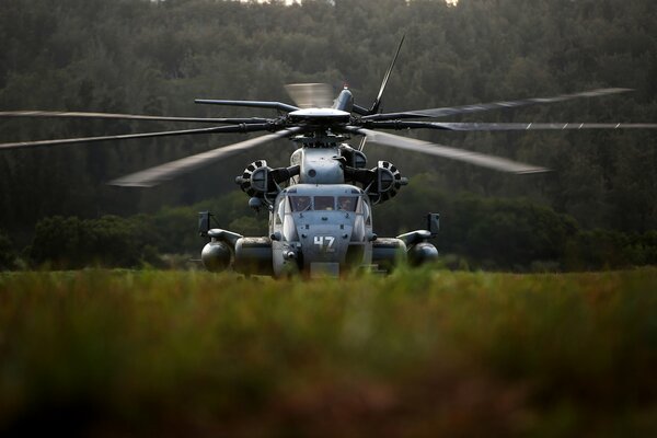 Transporthubschrauber flog zum Treffen ein