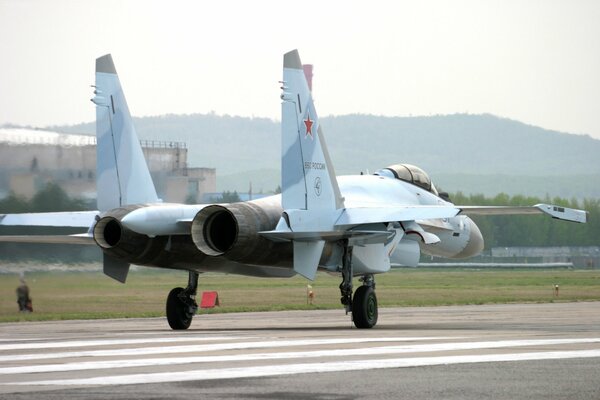 Jet multi-purpose fighter aircraft su-35