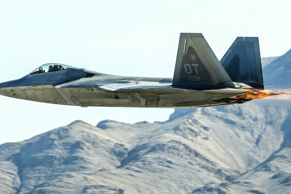 High-speed flight of a military aircraft, nozzle