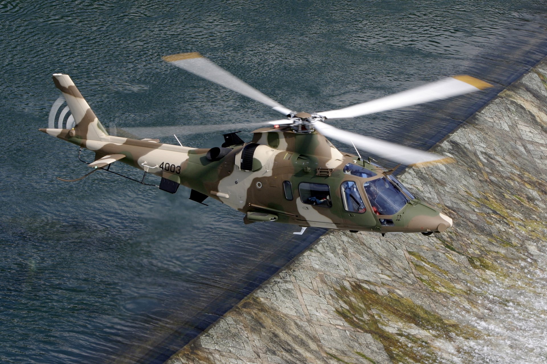 agusta aw109 macht agustawestland italien mehrzweck fliegt fluss schwelle