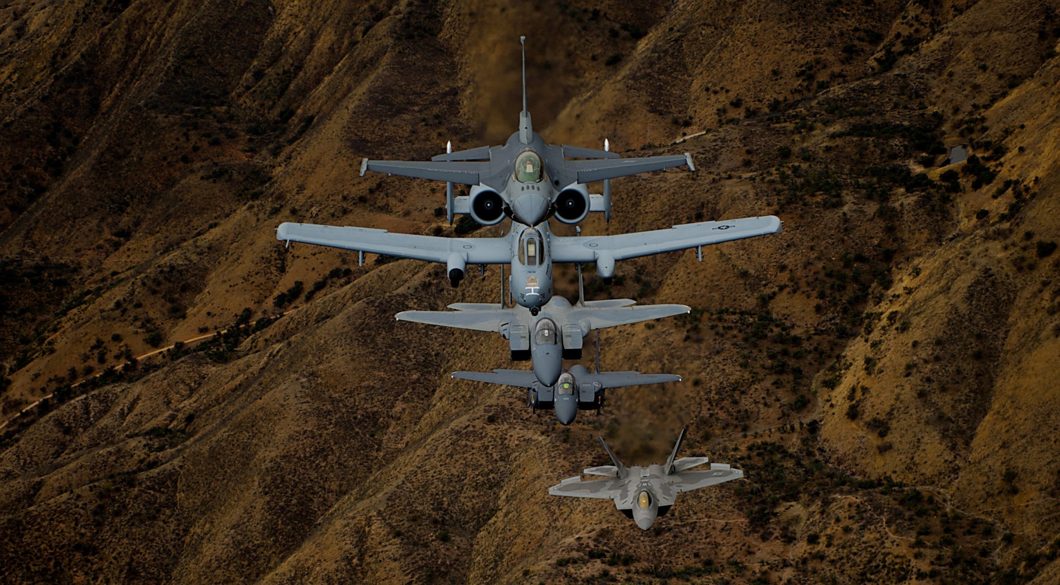 myśliwce f-16 f-15 a-10 f-22