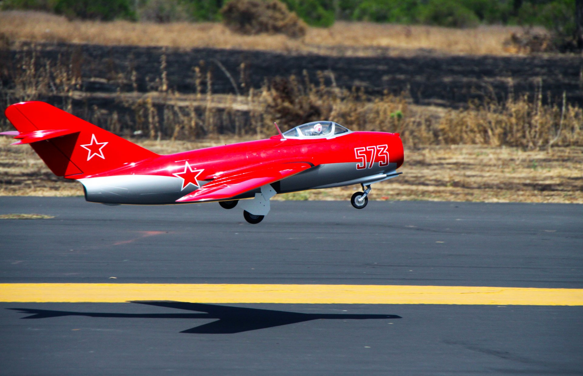 mig-15 fagotto combattente mikoyan gurevich modello rosso giocattolo di controllo radiofonico vola decollo