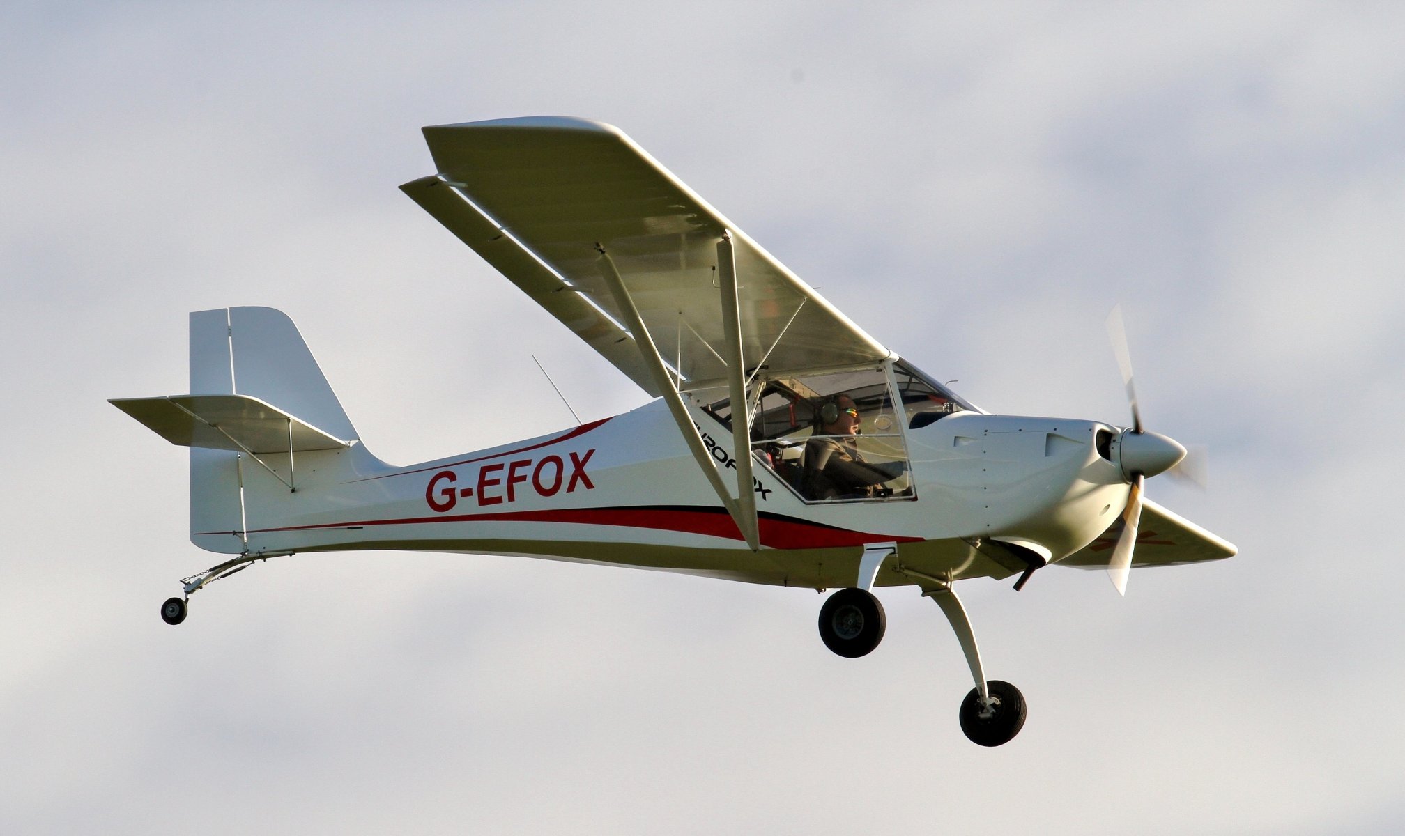 cielo ligero monomotor doble avión aeropro eurofox 912