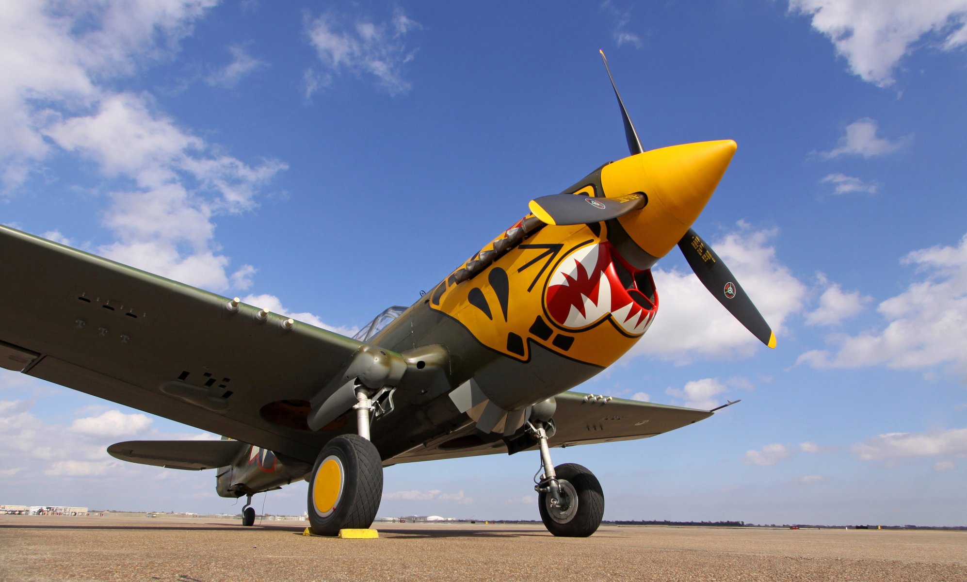 r-40 warhawk combattant aérodrome ciel