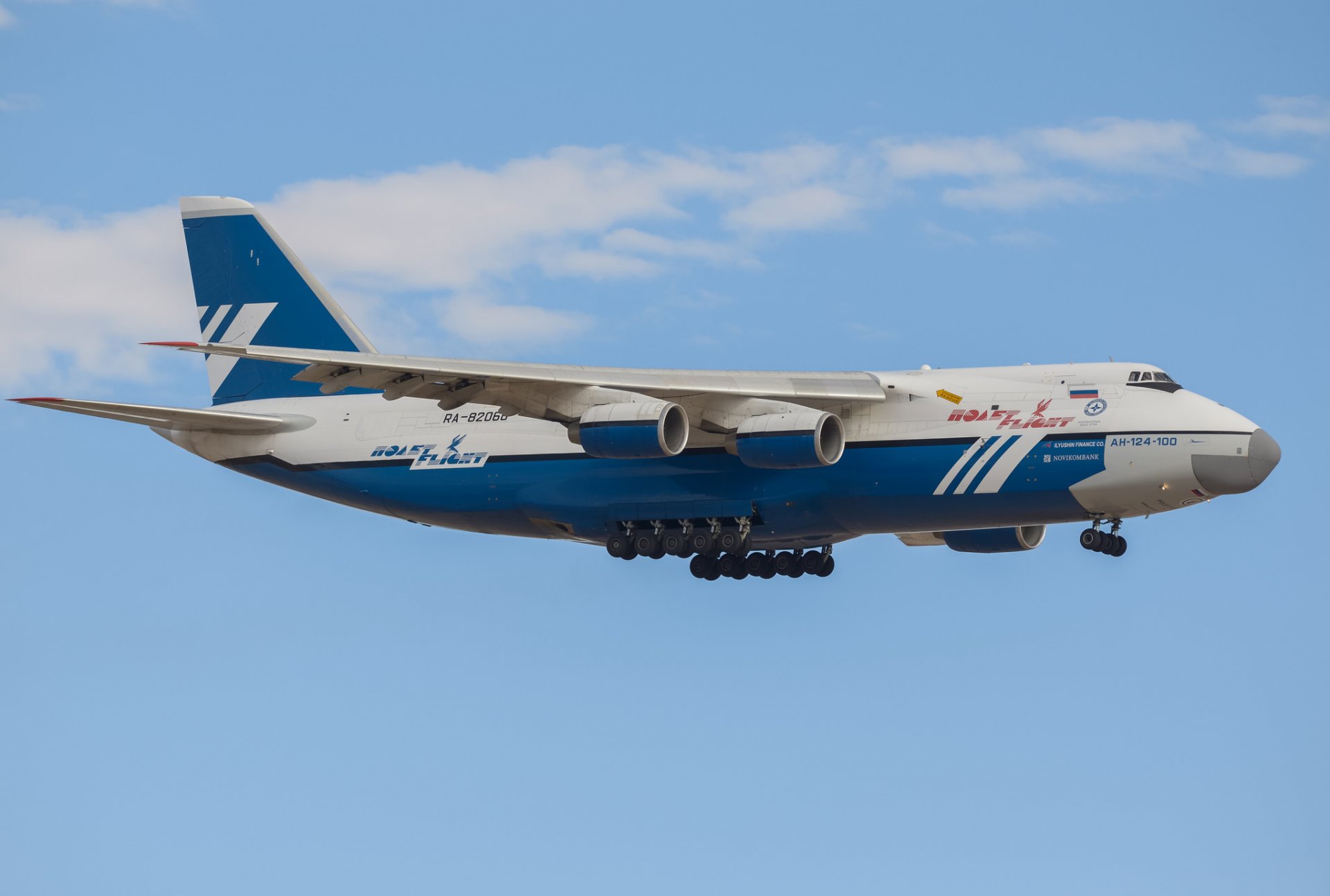 an-124-100 ruslan schwer fern transport flugzeug