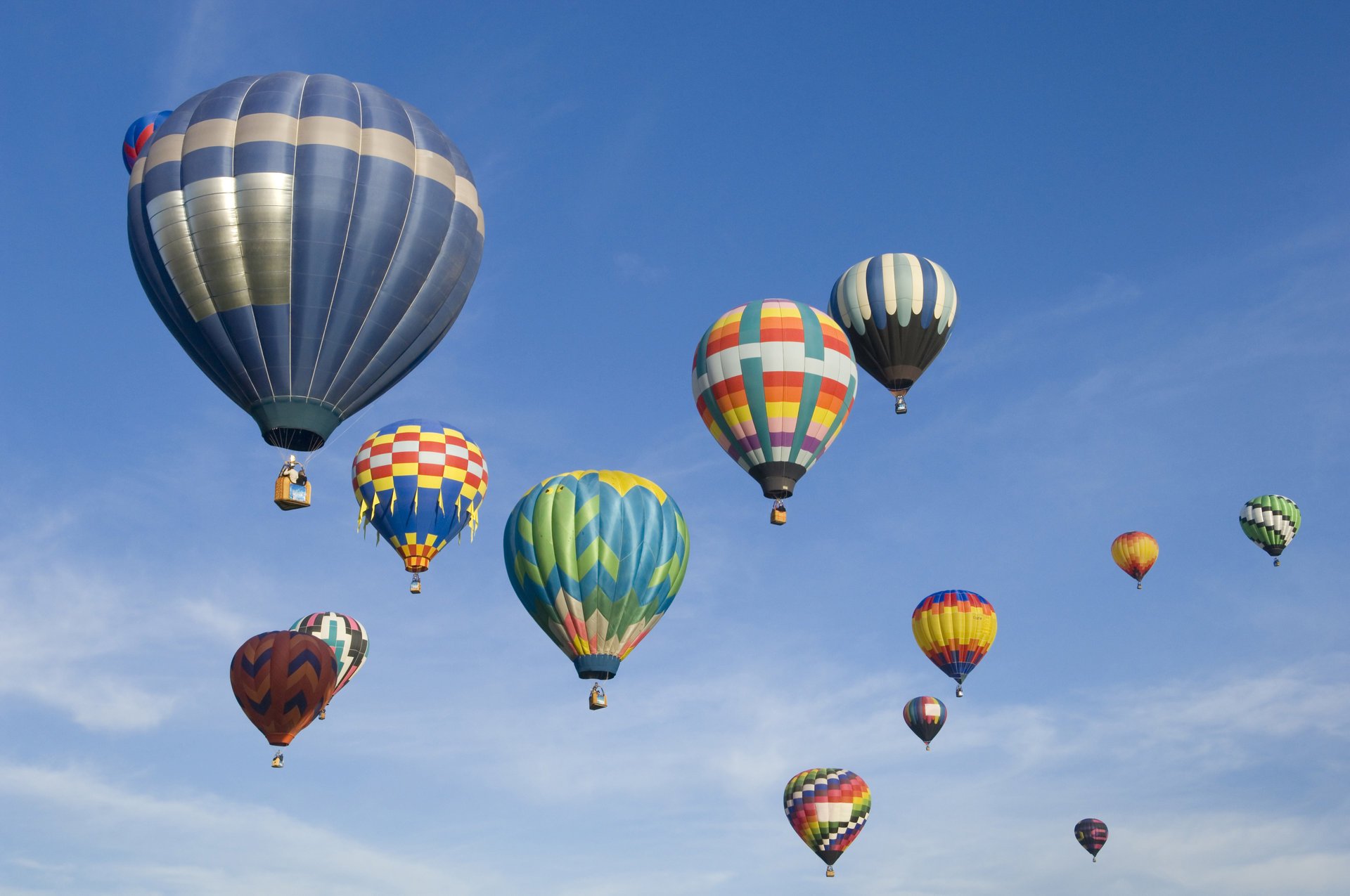 palloncino cesto cielo volo parata