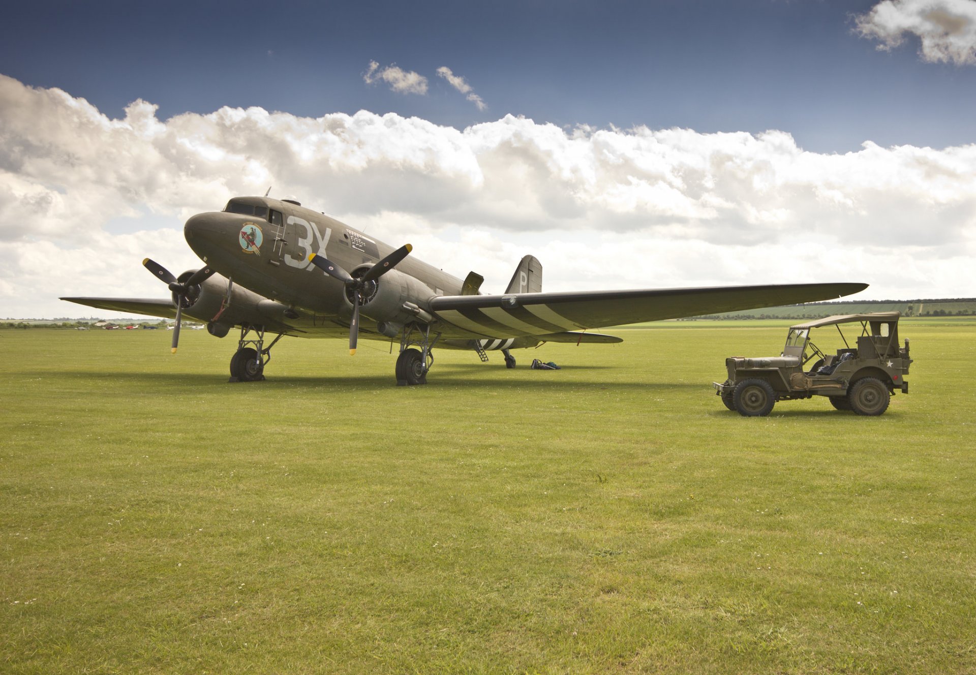 douglas c-47 transporte militar avión willis mb willis-mv jeep aeródromo