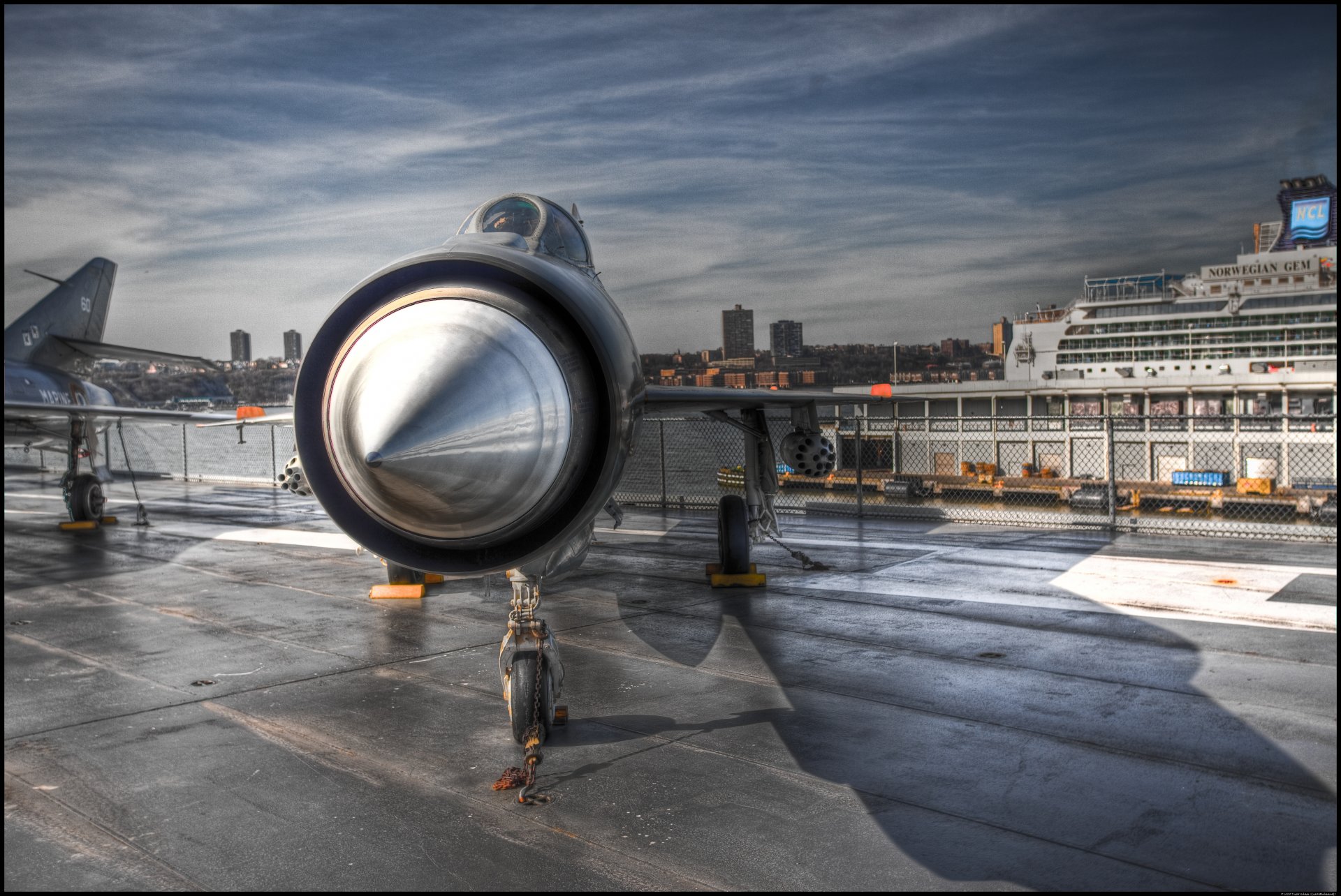 mig-21 fishbed caccia multiuso mikoyan gurevich supersonico aviazione naso nave città ali aereo