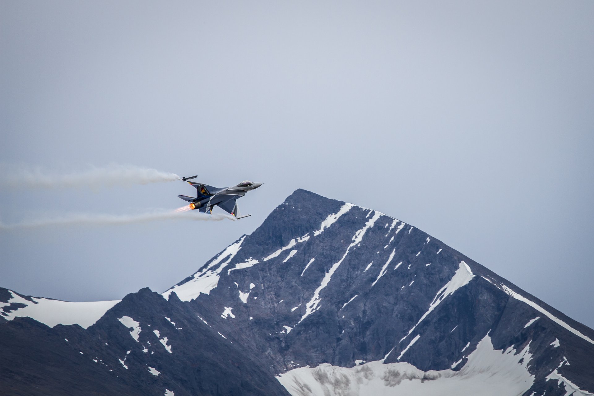 f-16 fighting falcon fighting falcon fighter mountain