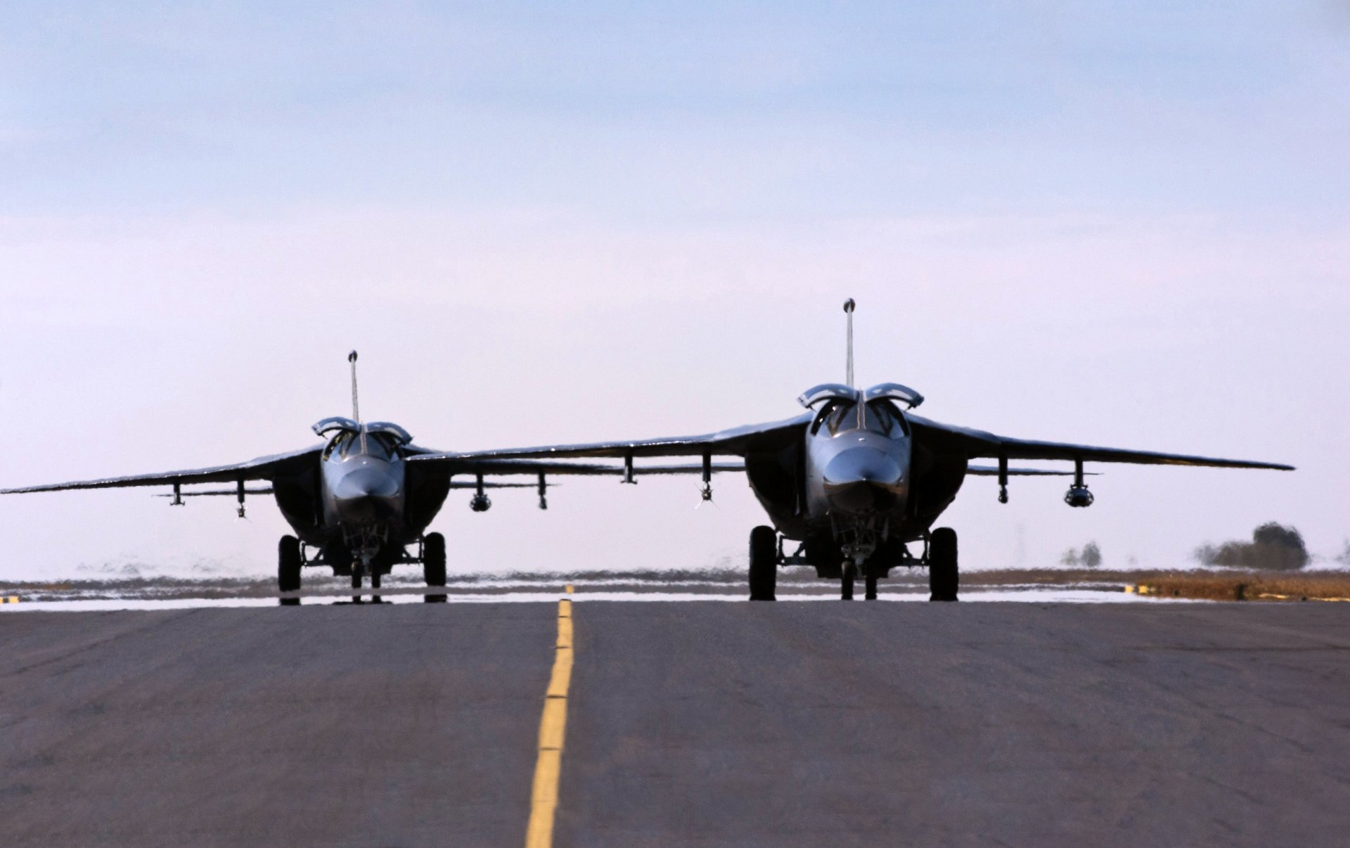 f 111 plane aviation land double multi-purpose anteater fighter runway two united states air force