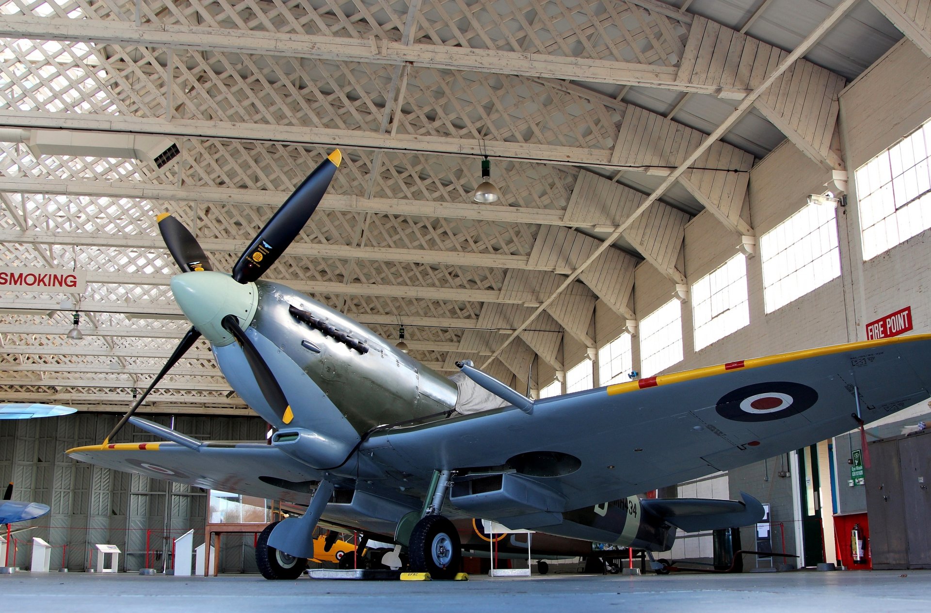 museo aereo spitfire lf.ixb britannico caccia monoposto