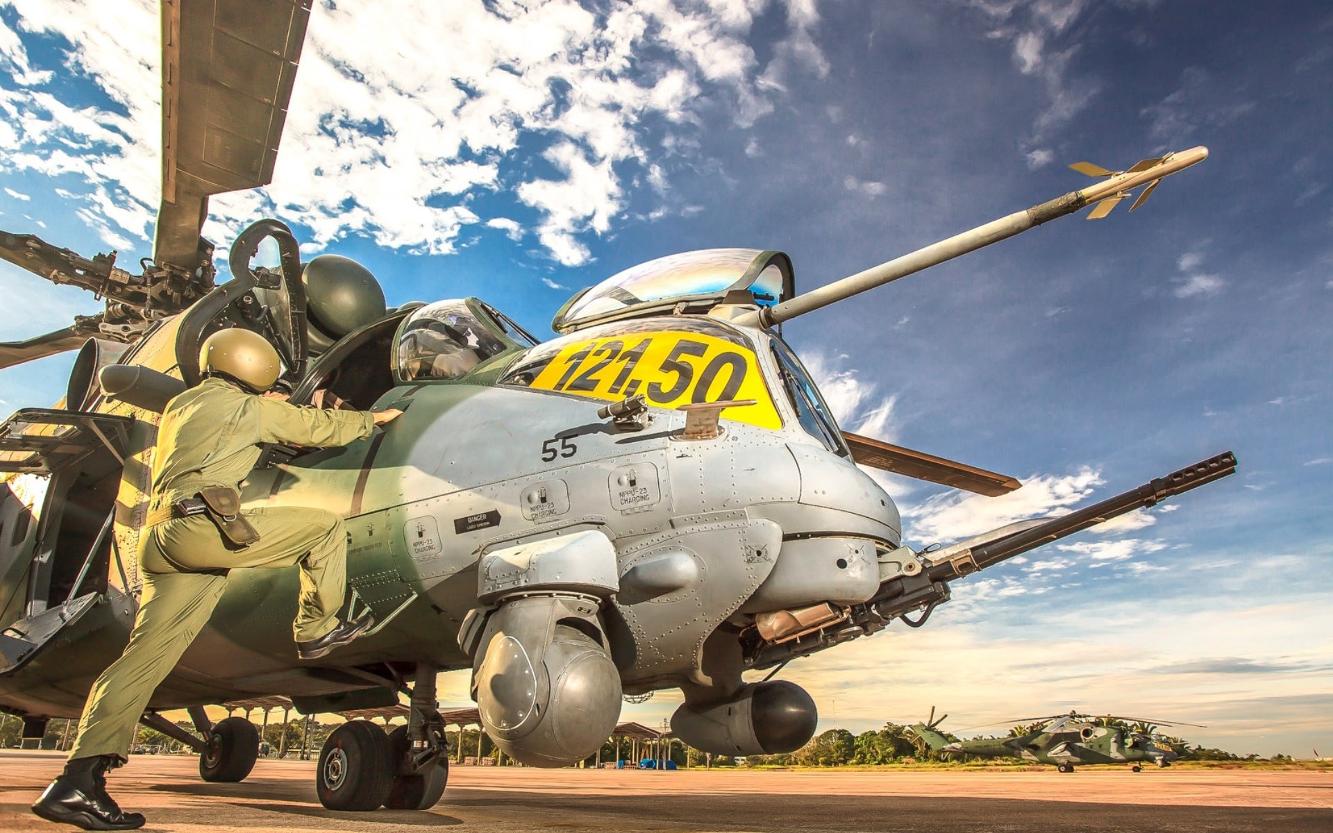 ah-2 sabre mi-35m helikopter lotnisko broń