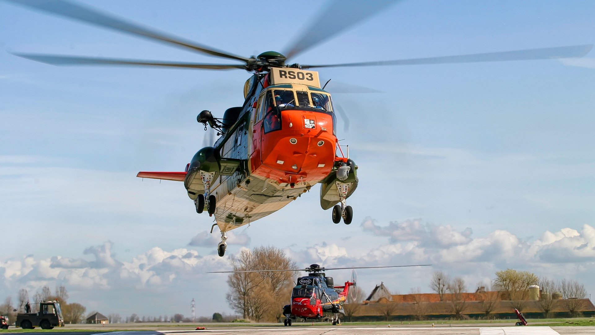 sikorsky s-61-sh-3 si king elicottero aeroporto cielo pale