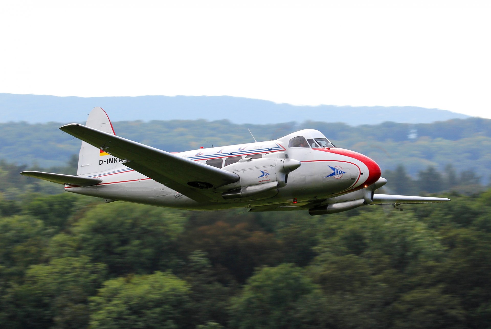 de havilland dh.104 dove uk short-haul passenger monoplane